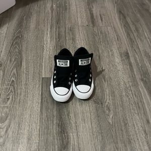 Converse black and white puffed low tops